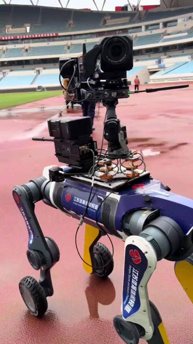 苏超启用“飞猫”“机器狗”摄像装置