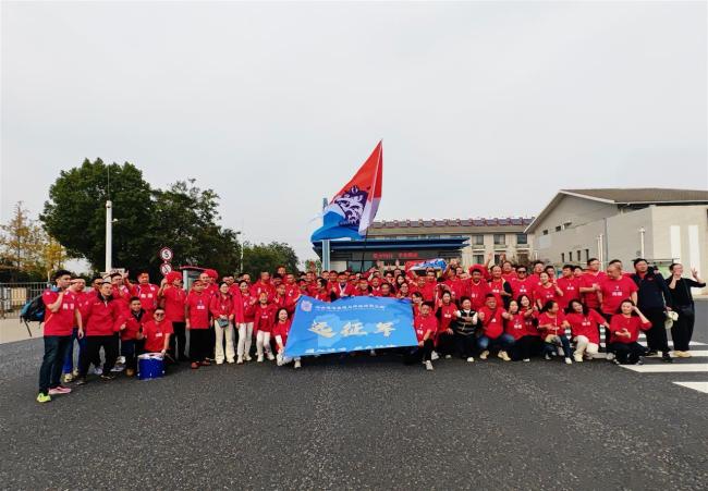 苏超决赛将打响 直击场外盛况 球迷热情高涨