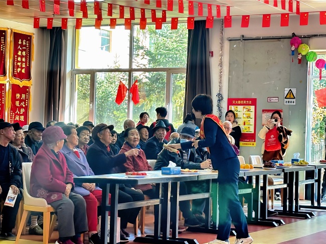 重陽到一線 關(guān)懷暖夕陽