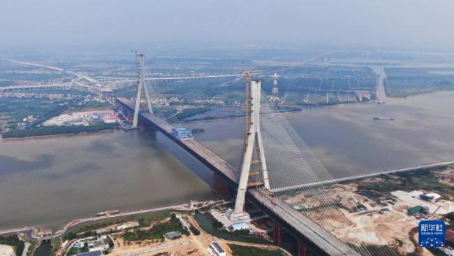 广州中山东环香山大桥合龙