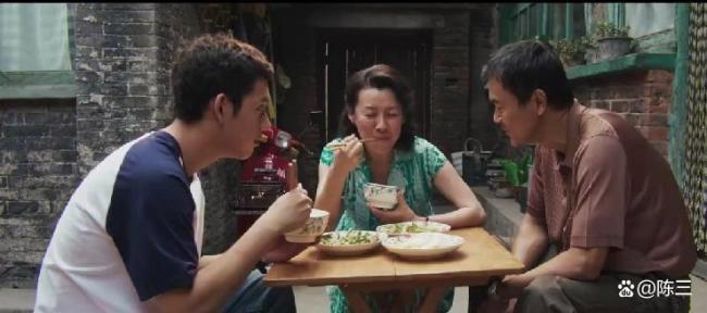 树影迷宫 小巷井中惊现倒浮女尸