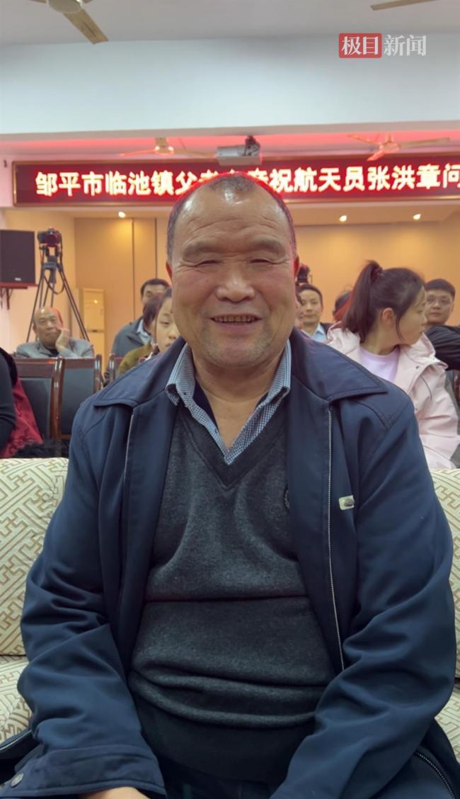 张洪章家人看神21升空哭成泪人