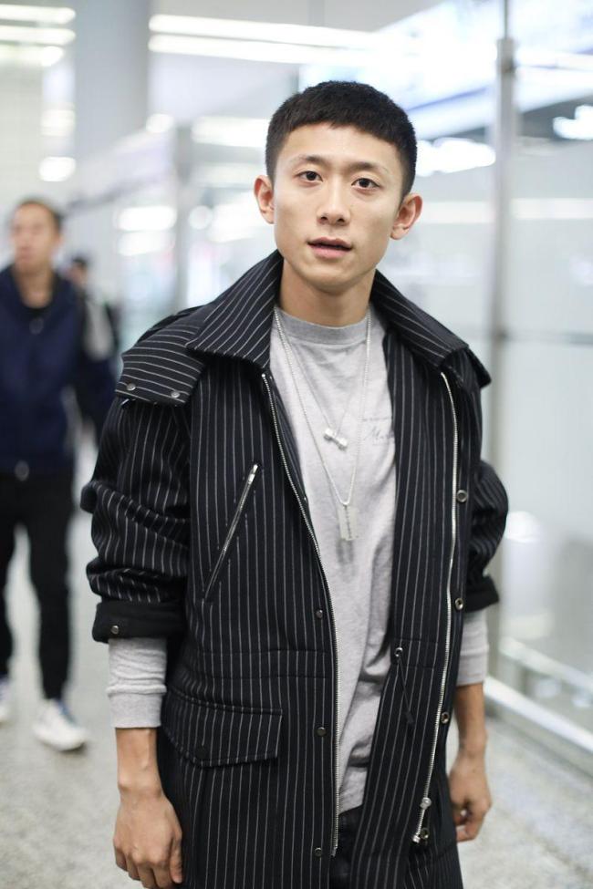 张一山爆改霸道总裁 西装暴徒惊艳全网