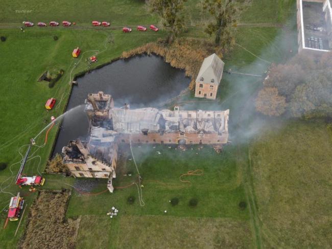 法国千年修道院失火 历史遗迹遭重创