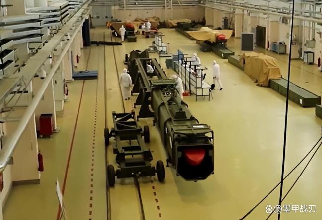 俄罗斯新型核武接连亮剑 大杀器测试成功