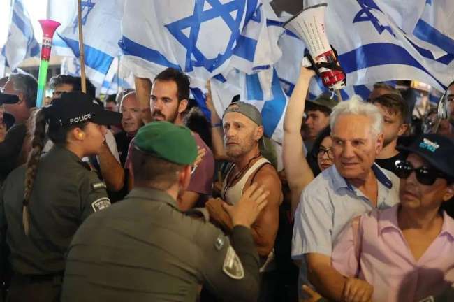 以媒:针对内塔尼亚胡因涉嫌受贿等受审配资门户网官方平台,特朗普称美国将出手干预 争议总理终受审