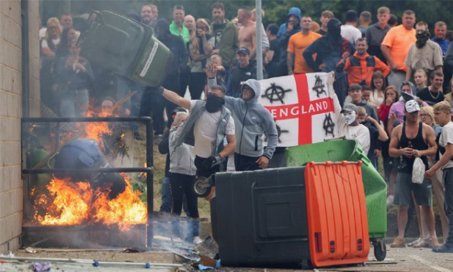 英国火车行凶案9人危殆 袭击引发恐慌与混乱