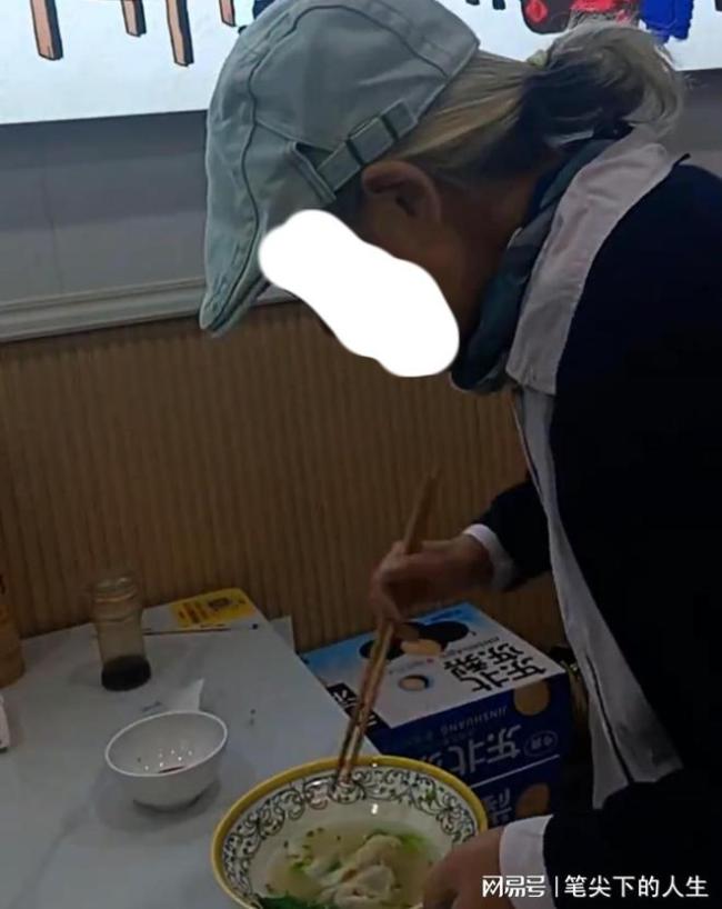 游客拒结账称点抄手上成馄饨 叫法差异引发争议