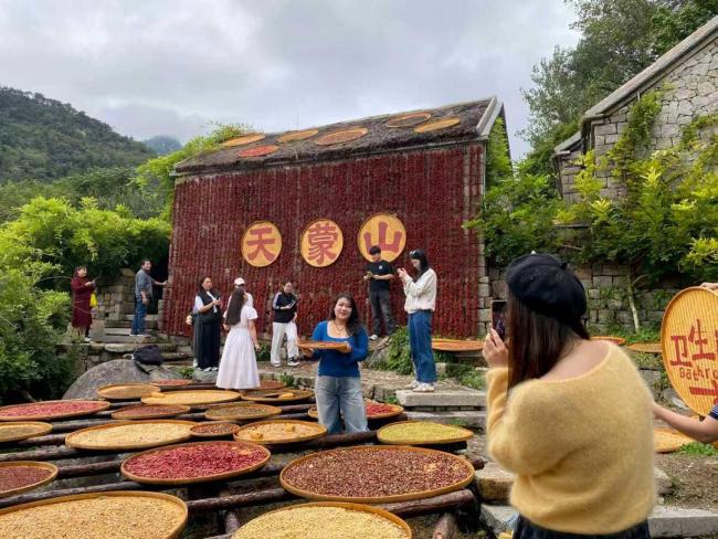 山东一景区向农民免票一个月 致敬耕耘祈福未来