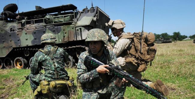 菲军舰为何敢对中方喊话 挑衅背后的复杂动机