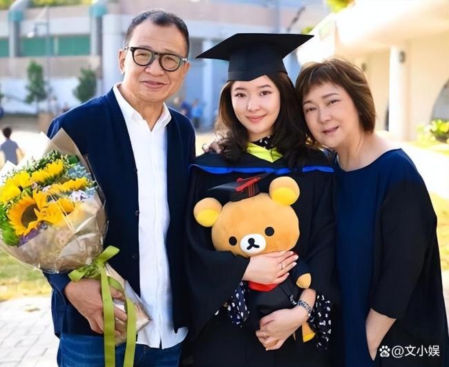 许惠菁发文悼念父亲许绍雄 深情告别传奇一生