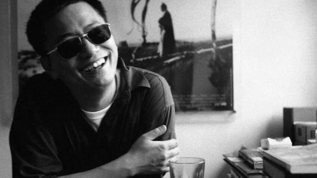 王家卫，墨镜碎了