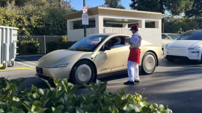 马斯克剧透特斯拉四款AI芯片 自动驾驶新进展