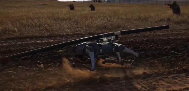 大场面!机器狗无人机开路 实兵对抗演练画面公布