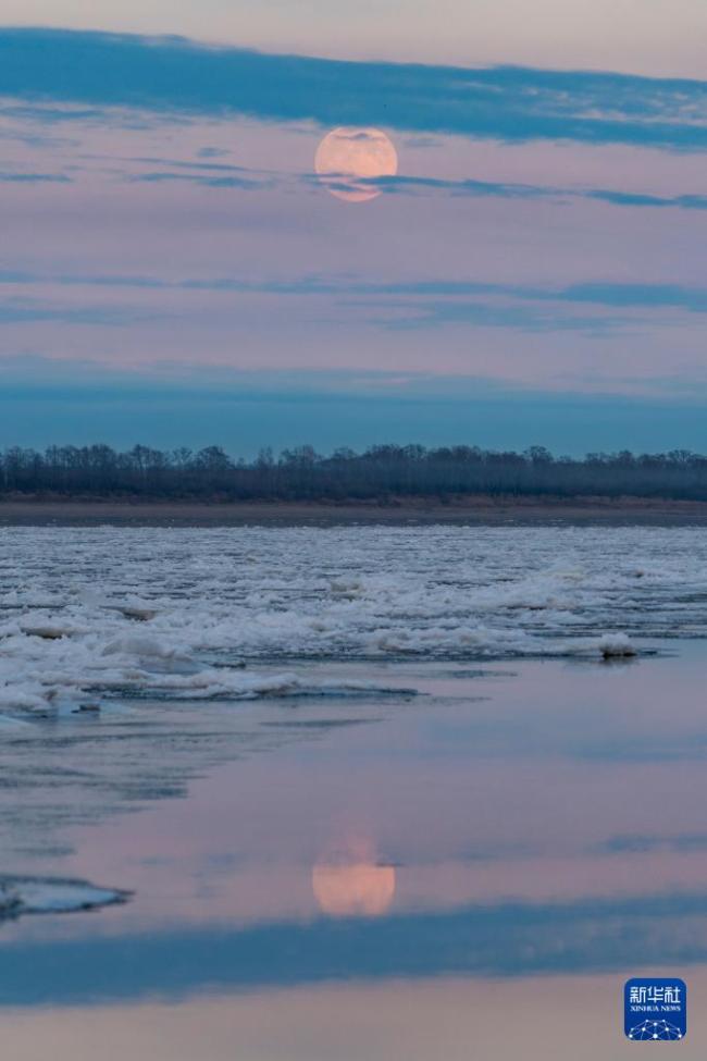 60秒直击今年最大“超级月亮” 全年最接近地球