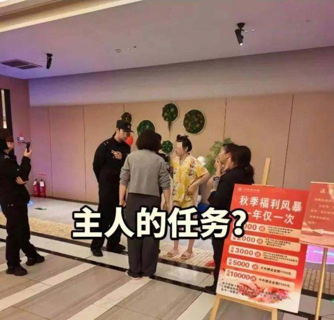 女子带手机进浴池疑拍视频 警方介入 隐私保护引热议
