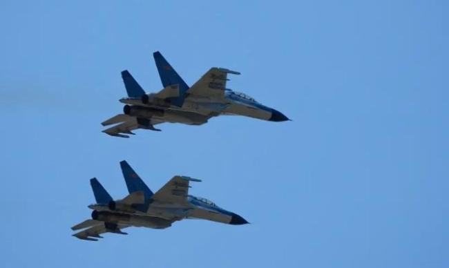 战斗机编队昼夜激战。硬