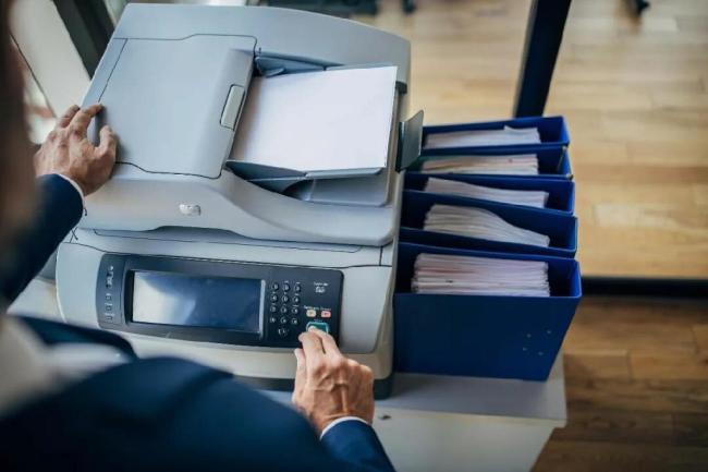 美国一军事基地现可疑包裹　数人就医