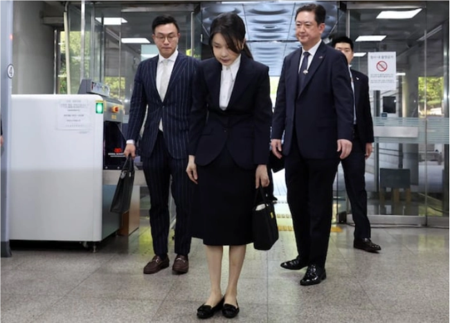 金建希承认收过统一教的香奈儿包 深表歉意