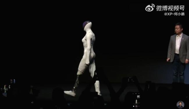 小鹏发布『机器人』️IRON后股价拉升 回应质疑证清白