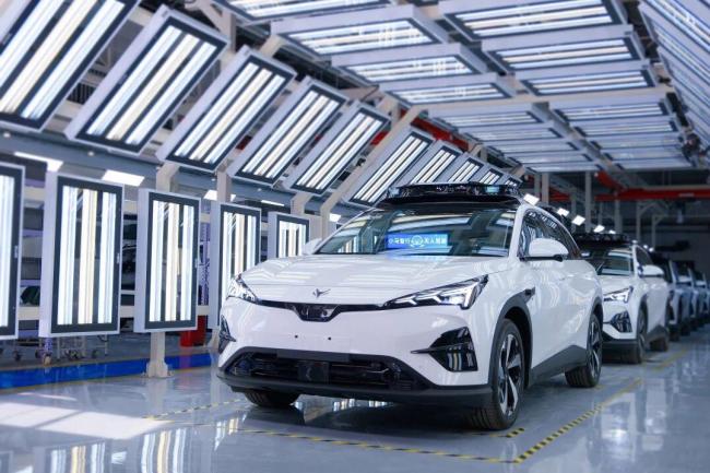 国内L4自动驾驶双雄会师港股 双重上市新格局