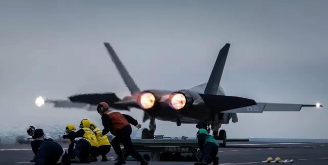 福建舰入列 中国迈入三航母时代 远洋作战新篇章