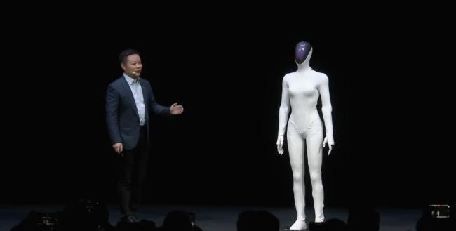 何小鵬“一鏡到底”回應(yīng)質(zhì)疑 揭秘機(jī)器人內(nèi)部構(gòu)造