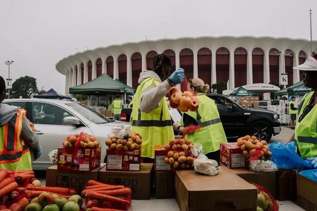 停摆下的美国：政治博弈与民生冲击 联邦雇员首当其冲