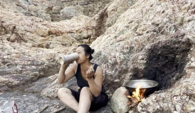 女孩为减肥参加海岛求生35天减28斤 荒岛生存挑战成功