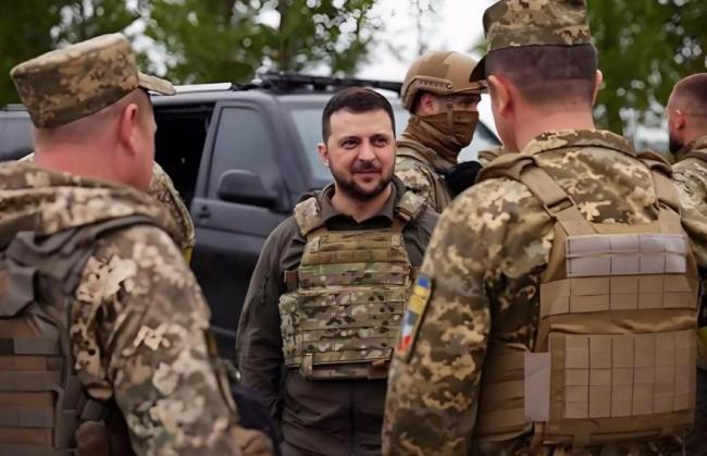 突发特讯！乌军全线崩溃，红军村遭20倍俄军猛烈围攻，美国要抛弃基辅？引爆国际舆论