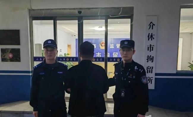 净网:三人为引流直播谩骂被行拘 公然挑衅扰乱秩序