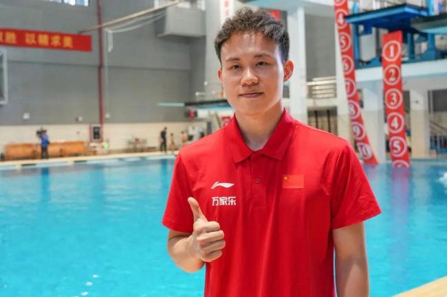 谢思埸担任广东省代表团旗手 奥运冠军再展风采