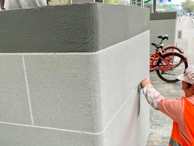 西安路边水泥树池已完工 市民热议树池设计