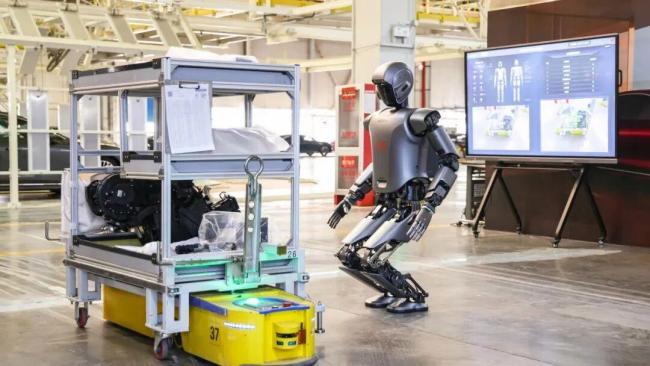 深圳人形机器人卖爆 订单潮引发产业裂变