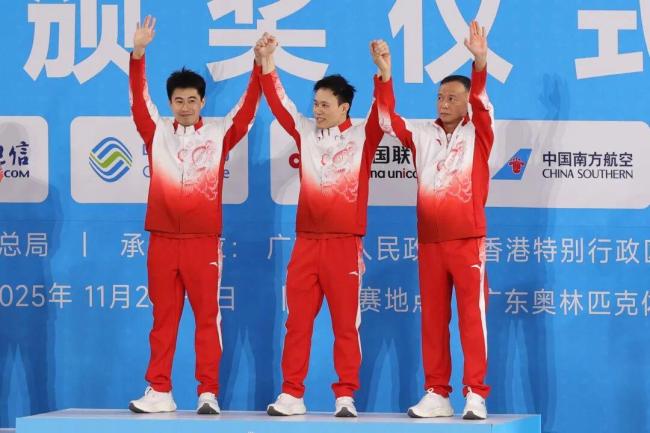 谢思埸担任广东省代表团旗手 奥运冠军再展风采