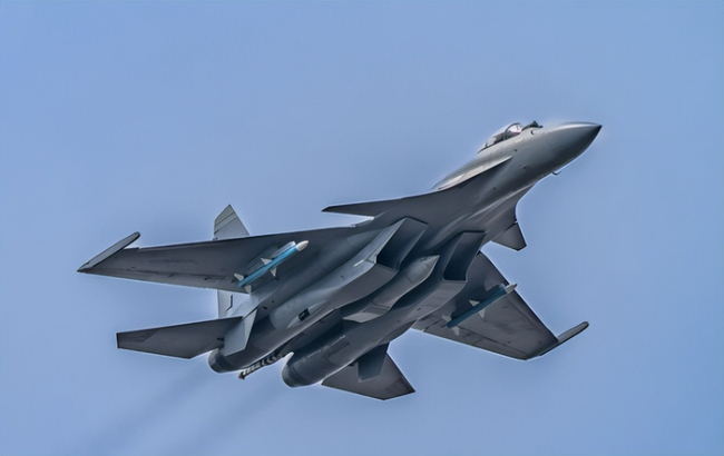 美媒：超级大黄蜂不是歼-15T对手 载荷航程差距显著