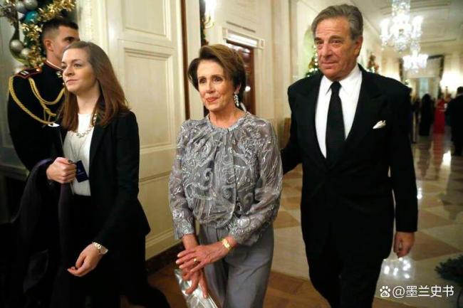 被总统痛骂,被中国制裁全家,快下台的佩洛西,为何里外不是人?