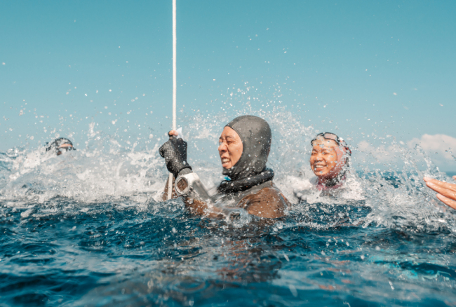 在海下百米感受“活着