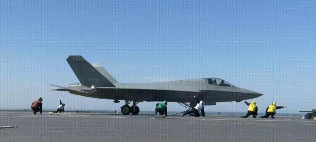 专家：福建舰舰载机打造空中铁三角 体系化作战能力显著增强