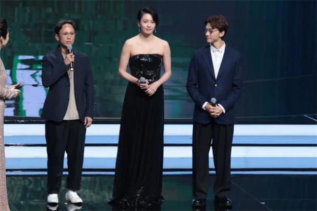 黄渤周冬雨携手金鸡,共启电影新篇章