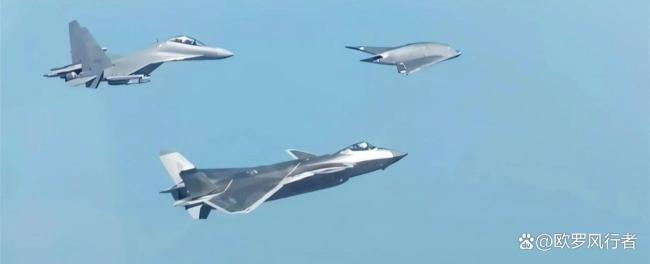 歼-20战机和攻击-11无人机咋组队作战 双龙组合引领未来空战