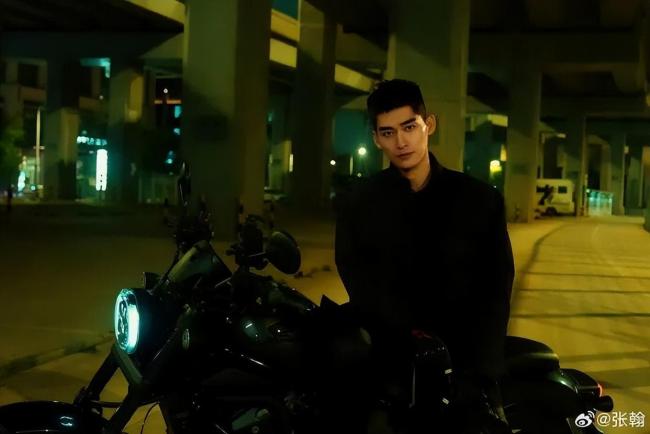 张翰疑似新恋情曝光 后援会辟谣 仅为朋友聚餐