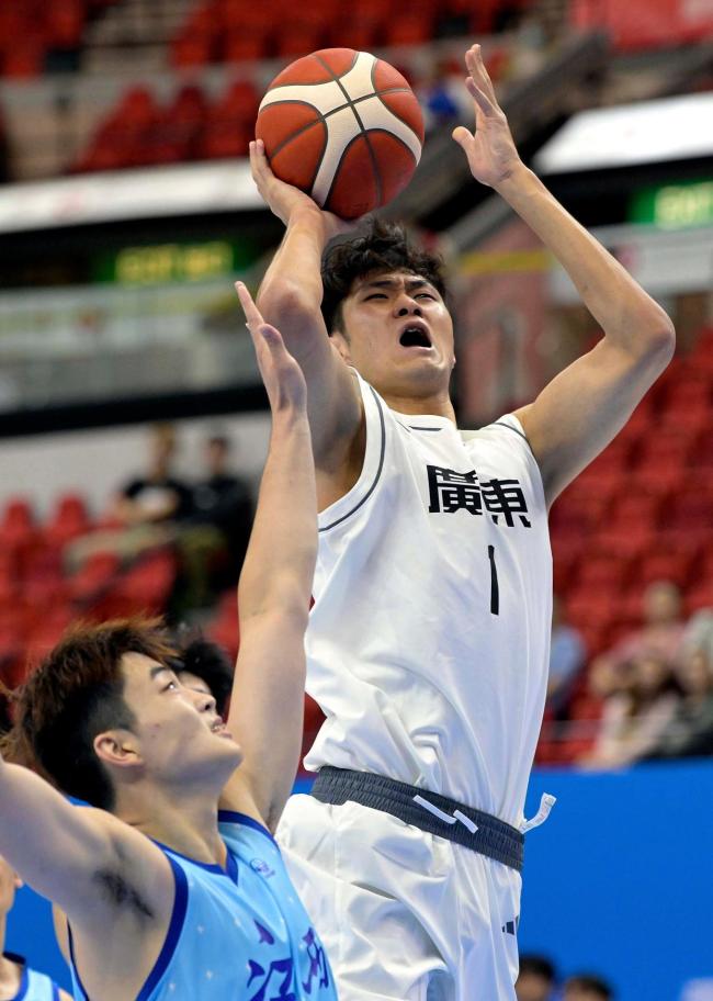 全运会男篮U22组广东队胜江西队 大比分领先
