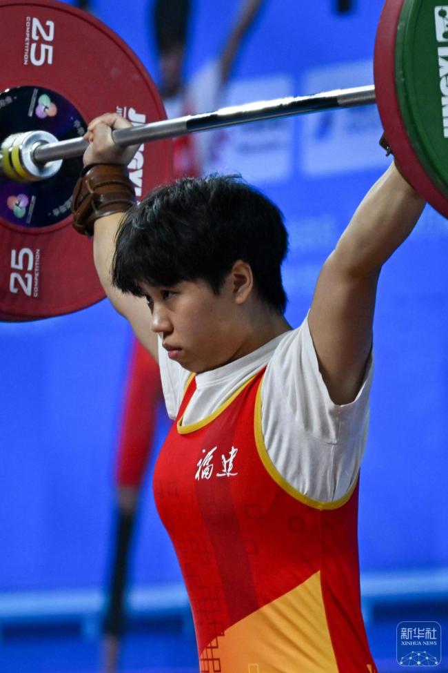 全运会女子55公斤级举重魏婷娜夺冠 福建选手摘金