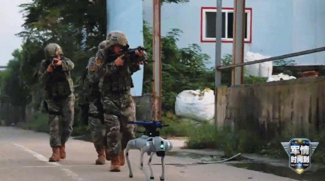 大场面!机器狗扛枪冲锋 科技练兵显实力