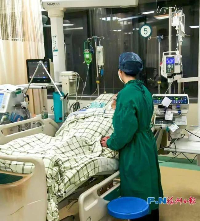 父亲脑死亡 女儿含泪帮他完成心愿 跨越生死的双重确认