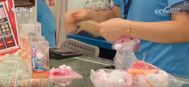 十五运吉祥物火出圈 潮玩产品热销断货