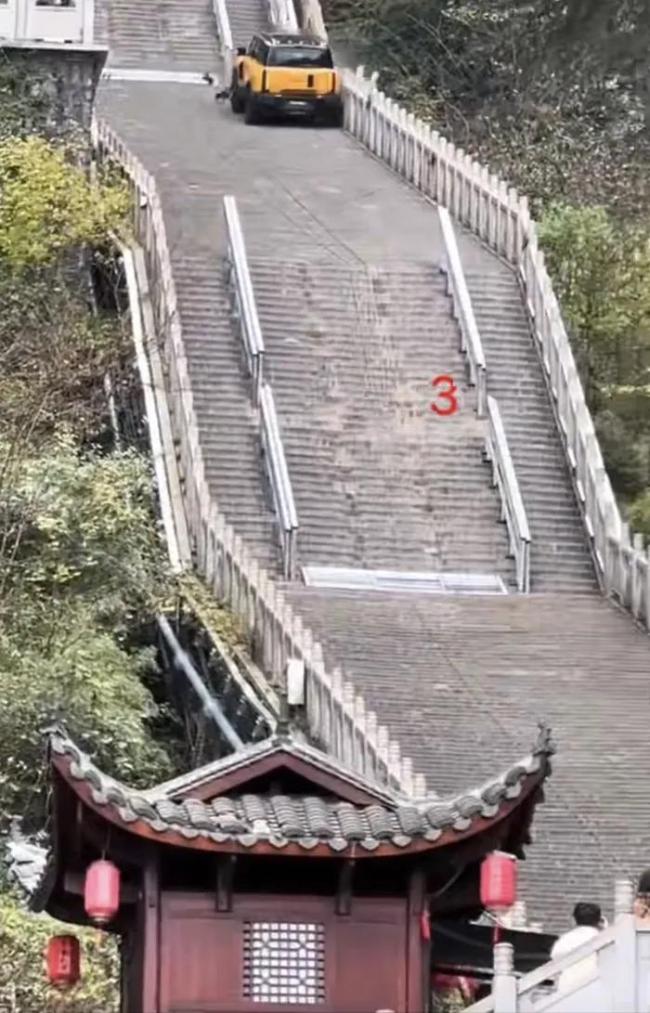 奇瑞就撞坏天门山“天梯"护栏致歉! 极限挑战测试意外中断