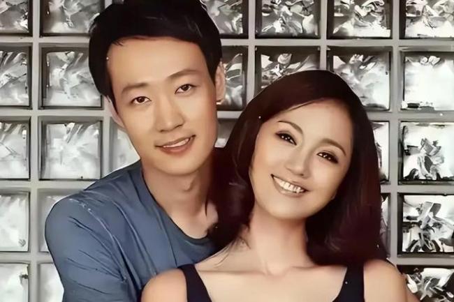 朱媛媛去世近半年 辛柏青现身大孤山 用行动缅怀爱妻