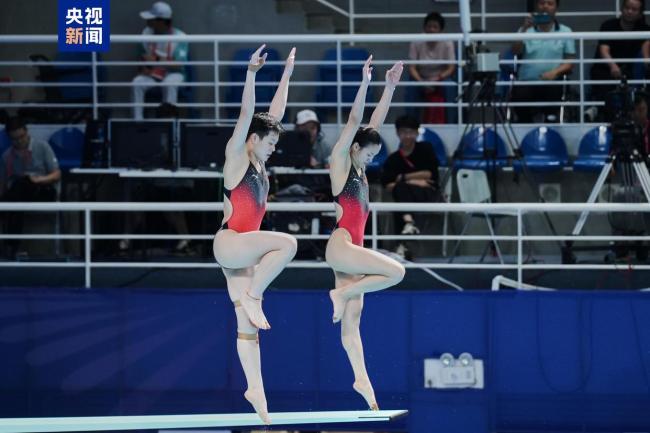 覃海洋李冰洁等继续冲金 泳池争锋精彩不断